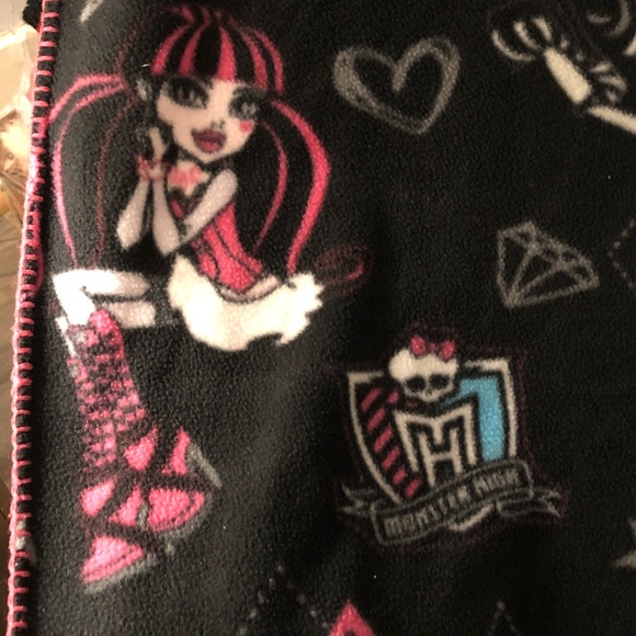 Monster High fleece lap blanket - Picture 6 of 10